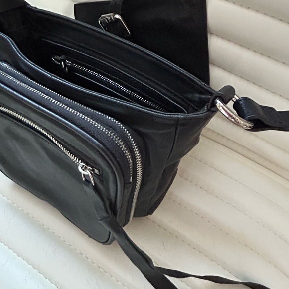 MCQ small crossbody bag. Black/Silver. Gen Leather. Used, in very good condition - Picture 4 of 10